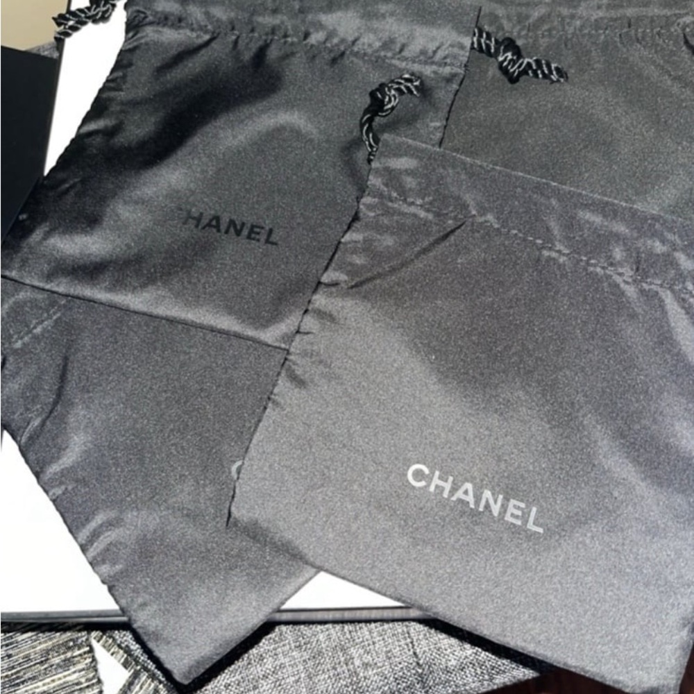 Chanel - Picture 3 of 7